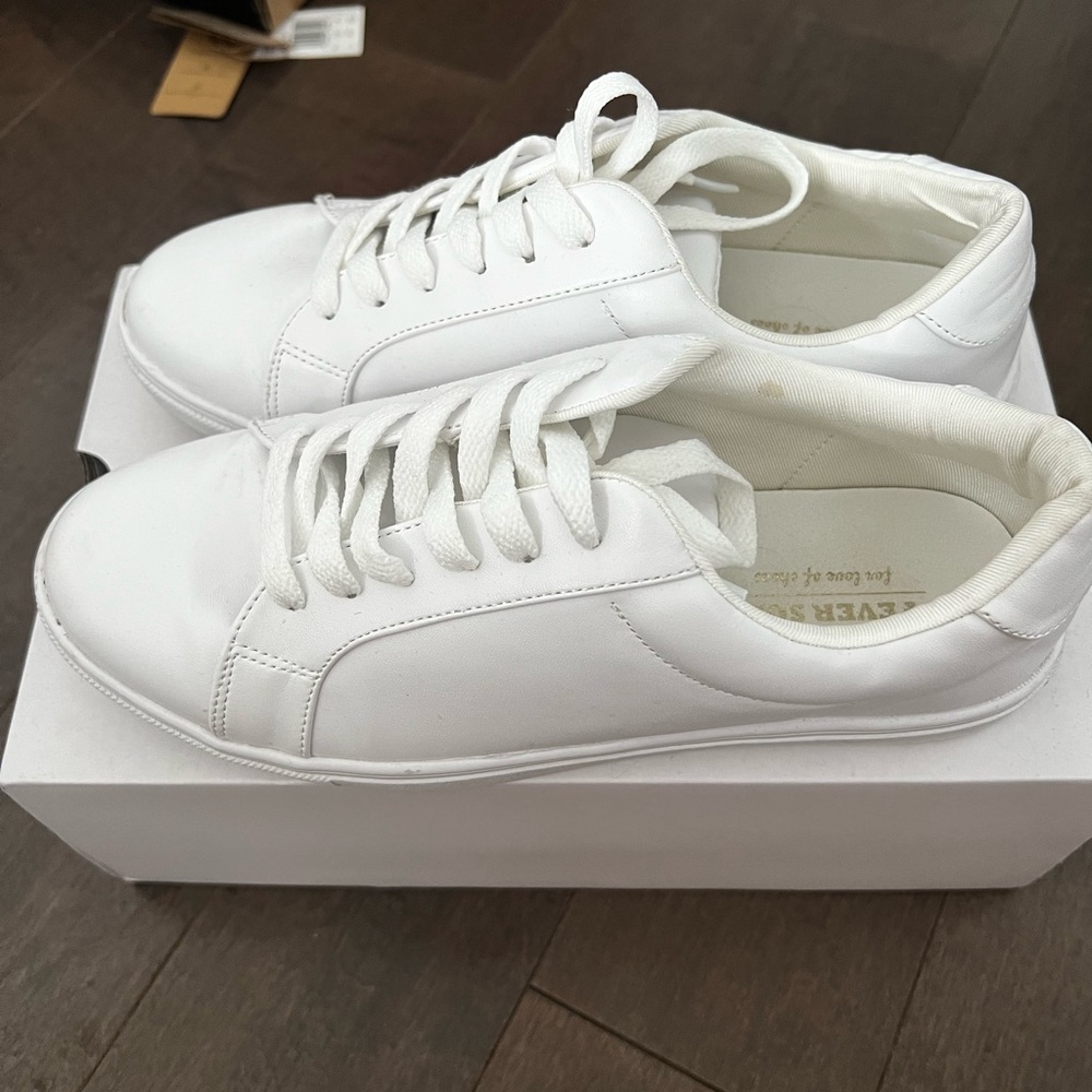 Brandless White Shoe